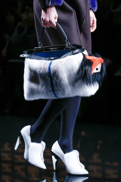 Look 15